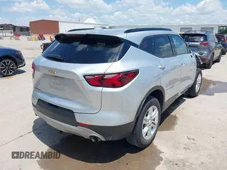 2021 Chevrolet Blazer LT z VIN 3GNKBCR47MS577835, wystawiony jako IAAI lot #42222310 z przebiegiem 26 030 mil mil oraz . Historia ofert i sprzedaży dostępna na DreamBid. Obrazek 4.