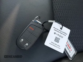 2025 Jeep Compass Trailhawk z VIN 3C4NJDDN0ST551132, wystawiony jako IAAI lot #41905784 z przebiegiem 1 573 mil mil oraz . Historia ofert i sprzedaży dostępna na DreamBid. Obrazek 11.