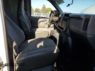 2003 GMC Savana Cargo Van with VIN 1GTGG25U031121692, listed as a Copart auction lot 70495844 with 57,614 mi miles and Salvage Title. Bid and sale history available at carsss.com. Image 7.