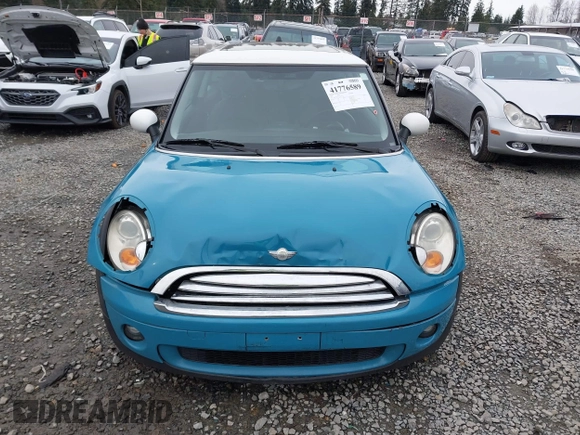 2009 MINI Cooper Hardtop with VIN WMWMF33569TW70413, listed as a IAAI auction lot 41776589 with 85,394 mi miles. Bid and sale history available at carsss.com. Image 12.