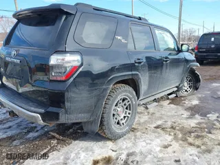 2019 Toyota 4Runner SR5 with VIN JTEBU5JR8K5735284, listed as a IAAI auction lot 41441632 with 32,402 mi miles. Bid and sale history available at carsss.com. Image 4.
