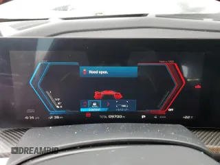 2023 BMW XM z VIN 5YM23CS05P9S28460, wystawiony jako Copart lot #41641905 z przebiegiem 9700 mil mil oraz Szkody całkowita. Historia ofert i sprzedaży dostępna na DreamBid. Obrazek 9.