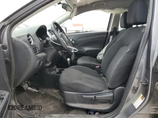 2019 Nissan Versa SV z VIN 3N1CN7AP0KL823569, wystawiony jako Copart lot #47276305 z przebiegiem 87 610 mil mil oraz Szkody całkowita. Historia ofert i sprzedaży dostępna na DreamBid. Obrazek 7.