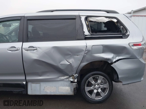2017 Toyota Sienna SE with VIN 5TDXZ3DC4HS806247, listed as a IAAI auction lot 41323320 with 18,212 mi miles and . Bid and sale history available at DreamBid. Image 6.