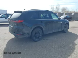 2025 Mazda CX-90 Premium Sport z VIN JM3KKCHD1S1221462, wystawiony jako IAAI lot #41765034 z przebiegiem Nie podano mil oraz . Historia ofert i sprzedaży dostępna na DreamBid. Obrazek 4.