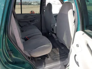 2000 Ford Expedition XLT with VIN 1FMPU16L9YLA38925, listed as a IAAI auction lot 41070582 with Not Provided miles and . Bid and sale history available at DreamBid. Image 8.
