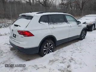 2022 Volkswagen Tiguan S with VIN 3VV0B7AX2NM125909, listed as a IAAI auction lot 41219381 with 40,886 mi miles. Bid and sale history available at carsss.com. Image 4.