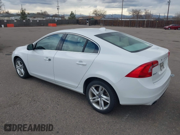 2015 Volvo S60 T5 Platinum with VIN YV1612TM2F1335209, listed as a IAAI auction lot 41722585 with 93,379 mi miles. Bid and sale history available at carsss.com. Image 3.