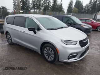 2024 Chrysler Pacifica Hybrid Select z VIN 2C4RC1S71RR141743, wystawiony jako IAAI lot #42019686 z przebiegiem 17 638 mil mil oraz . Historia ofert i sprzedaży dostępna na DreamBid. Obrazek 1.
