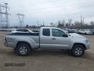 2009 Toyota Tacoma with VIN 5TEUU42NX9Z633141, listed as a IAAI auction lot 41911512 with 102,602 mi miles. Bid and sale history available at carsss.com. Image 13.