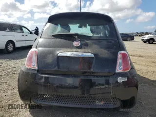 2015 FIAT 500e z VIN 3C3CFFGE7FT726048, wystawiony jako Copart lot #78305504 z przebiegiem 77 287 mil mil oraz Czysty tytuł • Clean title. Historia ofert i sprzedaży dostępna na DreamBid. Obrazek 6.
