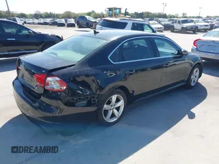 2012 Volkswagen Passat SE z VIN 1VWBH7A38CC063186, wystawiony jako IAAI lot #41700992 z przebiegiem 151 454 mil mil oraz . Historia ofert i sprzedaży dostępna na DreamBid. Obrazek 4.