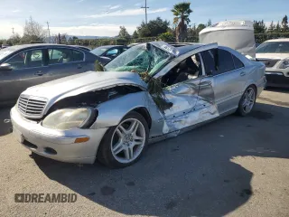 2000 Mercedes-Benz S-Class with VIN WDBNG70J5YA122621, listed as a Copart auction lot 46125185 with 0 mi miles and Salvage Title. Bid and sale history available at carsss.com. Image 1.