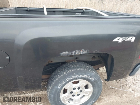 2007 Chevrolet Silverado 1500 1LT with VIN 2GCEK19J271577984, listed as a IAAI auction lot 41736967 with 224,716 mi miles and . Bid and sale history available at DreamBid. Image 6.