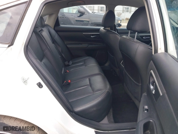 2018 Nissan Altima 2.5 SV with VIN 1N4AL3AP0JC190302, listed as a IAAI auction lot 41679072 with 84,133 mi miles. Bid and sale history available at carsss.com. Image 8.