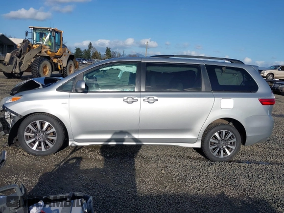 2020 Toyota Sienna XLE with VIN 5TDDZ3DC9LS232501, listed as a IAAI auction lot 41670286 with 93,252 mi miles. Bid and sale history available at carsss.com. Image 15.