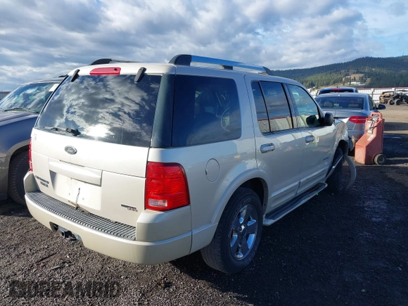 2005 Ford Explorer z VIN 1FMZU65K65ZA04433, wystawiony jako IAAI lot #38826884 z przebiegiem 157 221 mil mil oraz . Historia ofert i sprzedaży dostępna na DreamBid. Obrazek 4.
