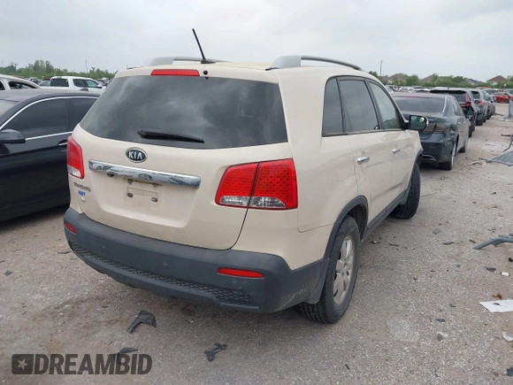 2011 Kia Sorento LX with VIN 5XYKT4A16BG081226, listed as a IAAI auction lot 41950053 with 246,359 mi miles. Bid and sale history available at carsss.com. Image 4.