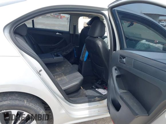 2012 Volkswagen Jetta SE с VIN 3VWDX7AJ0CM327638, выставлен на аукционе IAAI как лот 42270428 с пробегом 140 471 миль миль и . История ставок и продаж доступна на DreamBid. Изображение 8.