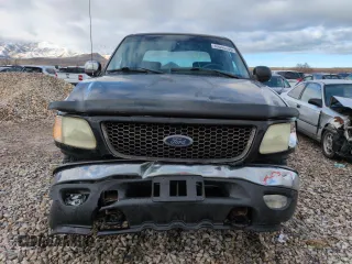 2002 Ford F-150 XLT with VIN 1FTRW08L62KD89268, listed as a Copart auction lot 45555235 with 187,322 mi miles and Salvage Title. Bid and sale history available at carsss.com. Image 5.