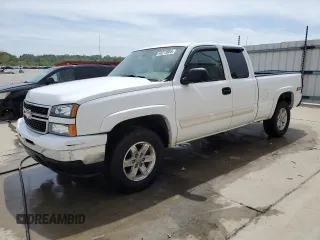 2006 Chevrolet Silverado 1500 LT2 with VIN 1GCEK19B56Z207532, listed as a Copart auction lot 54213065 with 175,177 mi miles and Salvage Title. Bid and sale history available at DreamBid. Image 1.