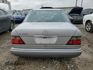 1995 Mercedes-Benz E Class with VIN WDBEA32EXSC211428, listed as a Copart auction lot 85424004 with 95,411 mi miles and Clean Title. Bid and sale history available at carsss.com. Image 6.
