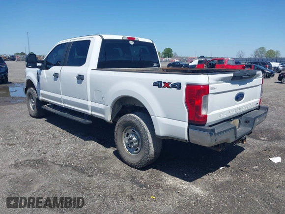 2018 Ford Super Duty F-250 SRW XL with VIN 1FT7W2B68JEC59785, listed as a IAAI auction lot 41975366 with 141,353 mi miles. Bid and sale history available at carsss.com. Image 3.