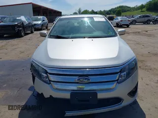 2010 Ford Fusion SE z VIN 3FAHP0HA6AR238485, wystawiony jako IAAI lot #42237682 z przebiegiem 147 260 mil mil oraz . Historia ofert i sprzedaży dostępna na DreamBid. Obrazek 6.