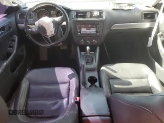 2015 Volkswagen Jetta SE z VIN 3VWD07AJ4FM282387, wystawiony jako Copart lot #48435015 z przebiegiem 177 857 mil mil oraz Szkoda całkowita • Salvage title. Historia ofert i sprzedaży dostępna na DreamBid. Obrazek 8.