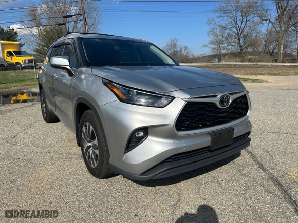 2022 Toyota Highlander XLE with VIN 5TDHZRBH2NS163799, listed as a Copart auction lot 54420685 with 192,047 mi miles and Clean Title. Bid and sale history available at carsss.com. Image 1.