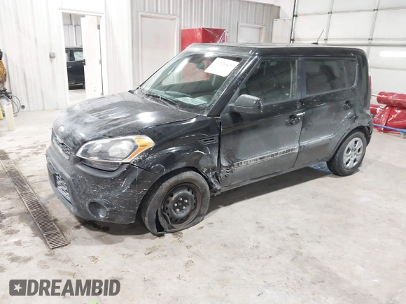 2013 Kia Soul with VIN KNDJT2A58D7773703, listed as a IAAI auction lot 41628420 with 100,301 mi miles. Bid and sale history available at carsss.com. Image 2.