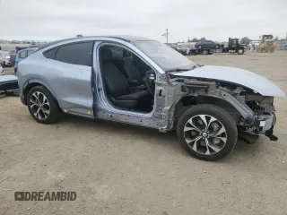 2022 Ford Mustang Mach-E Premium z VIN 3FMTK3SU8NMA43722, wystawiony jako Copart lot #62332945 z przebiegiem 13 559 mil mil oraz Szkoda całkowita • Salvage title. Historia ofert i sprzedaży dostępna na DreamBid. Obrazek 4.