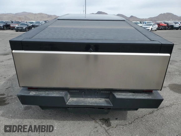 2024 Tesla Cybertruck с VIN 7G2CEHEDXRA056495, выставлен на аукционе Copart как лот 50212135 с пробегом 5 280 миль миль и Списание • Salvage title. История ставок и продаж доступна на DreamBid. Изображение 6.