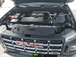 2024 GMC Canyon 4WD AT4 z VIN 1GTP6DEK7R1219298, wystawiony jako Copart lot #46954975 z przebiegiem 5325 mil mil oraz Szkody całkowita. Historia ofert i sprzedaży dostępna na DreamBid. Obrazek 11.