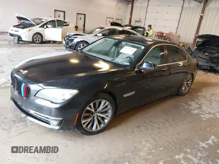 2013 BMW 7 Series 750i xDrive z VIN WBAYB6C56DC997904, wystawiony jako IAAI lot #42529968 z przebiegiem Nie podano mil oraz . Historia ofert i sprzedaży dostępna na DreamBid. Obrazek 16.