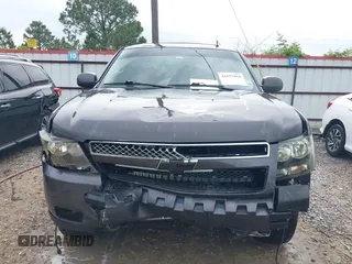 2010 Chevrolet Tahoe LT z VIN 1GNUKBE03AR221483, wystawiony jako IAAI lot #42157016 z przebiegiem 233 193 mil mil oraz . Historia ofert i sprzedaży dostępna na DreamBid. Obrazek 12.