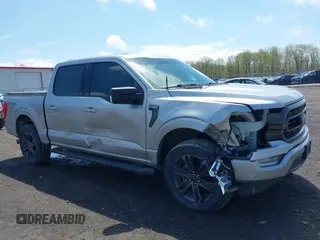 2022 Ford F-150 XL z VIN 1FTEW1EP9NFA65479, wystawiony jako IAAI lot #42165173 z przebiegiem 36 579 mil mil oraz . Historia ofert i sprzedaży dostępna na DreamBid. Obrazek 6.