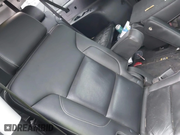 2018 Chevrolet Suburban LT z VIN 1GNSCHKC1JR394991, wystawiony jako IAAI lot #41192222 z przebiegiem 90 313 mil mil oraz . Historia ofert i sprzedaży dostępna na DreamBid. Obrazek 8.