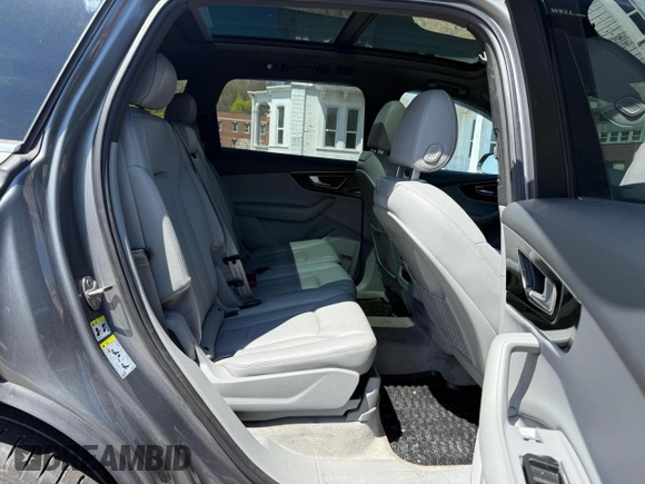 2017 Audi Q7 Premium Plus with VIN WA1LAAF77HD019521, listed as a Copart auction lot 54964215 with 115,978 mi miles and Clean Title. Bid and sale history available at carsss.com. Image 6.