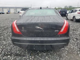 2017 Jaguar XJ Portfolio z VIN SAJWJ2GD3H8W10775, wystawiony jako Copart lot #59276325 z przebiegiem 90 345 mil mil oraz Szkoda całkowita • Salvage title. Historia ofert i sprzedaży dostępna na DreamBid. Obrazek 6.