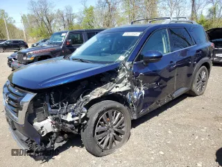 2022 Nissan Pathfinder SL z VIN 5N1DR3CD0NC242991, wystawiony jako Copart lot #55023345 z przebiegiem 37 098 mil mil oraz Szkody całkowita. Historia ofert i sprzedaży dostępna na DreamBid. Obrazek 1.