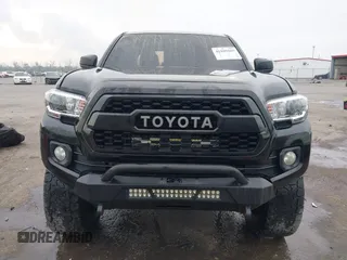2017 Toyota Tacoma SR5 with VIN 5TFCZ5AN6HX076769, listed as a IAAI auction lot 41889869 with 208,894 mi miles. Bid and sale history available at carsss.com. Image 12.