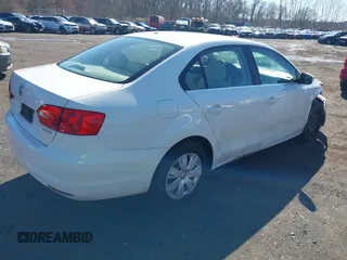 2013 Volkswagen Jetta Sedan SE with VIN 3VWDP7AJXDM373902, listed as a IAAI auction lot 41858011 with 153,974 mi miles. Bid and sale history available at carsss.com. Image 4.