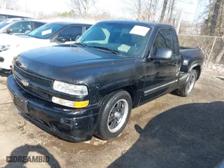2000 Chevrolet Silverado 1500 with VIN 1GCEC14W7YZ263739, listed as a IAAI auction lot 41692465 with 323,981 mi miles. Bid and sale history available at carsss.com. Image 17.