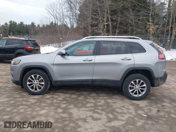 2019 Jeep Cherokee Latitude with VIN 1C4PJMCB9KD214299, listed as a IAAI auction lot 41689632 with 151,786 mi miles. Bid and sale history available at carsss.com. Image 14.