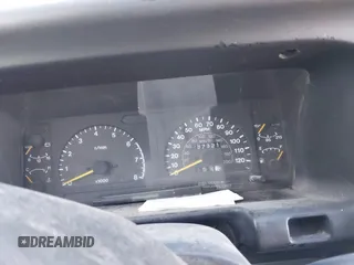 1995 Isuzu Trooper z VIN JACDJ58V2S7912245, wystawiony jako IAAI lot #41437362 z przebiegiem 237 321 mil mil oraz . Historia ofert i sprzedaży dostępna na DreamBid. Obrazek 7.