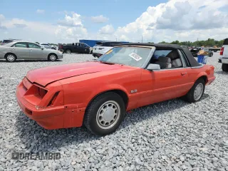 1985 Ford Mustang z VIN 1FABP27M2FF208627, wystawiony jako Copart lot #59039525 z przebiegiem 58 798 mil mil oraz Tytuł czysty. Historia ofert i sprzedaży dostępna na DreamBid. Obrazek 1.