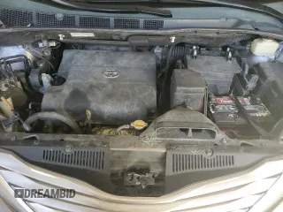2015 Toyota Sienna XLE z VIN 5TDYK3DC5FS577227, wystawiony jako Copart lot #41766745 z przebiegiem 261 917 mil mil oraz Szkoda całkowita • Salvage title. Historia ofert i sprzedaży dostępna na DreamBid. Obrazek 12.