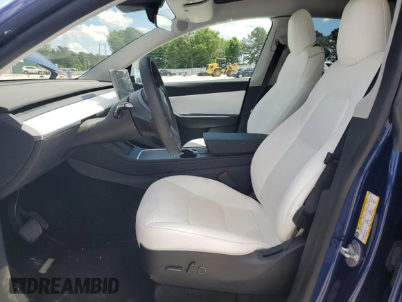 2022 Tesla Model Y Long Range z VIN 7SAYGDEE4NF426893, wystawiony jako Copart lot #55809275 z przebiegiem 16 083 mil mil oraz Szkoda całkowita • Salvage title. Historia ofert i sprzedaży dostępna na DreamBid. Obrazek 7.