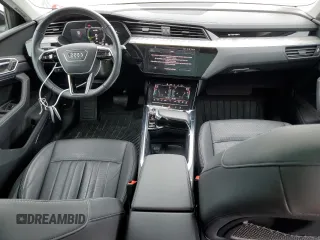 2022 Audi e-tron Sportback S line Premium Plus z VIN WA12AAGE7NB007093, wystawiony jako Copart lot #57248545 z przebiegiem 21 275 mil mil oraz Szkoda całkowita • Salvage title. Historia ofert i sprzedaży dostępna na DreamBid. Obrazek 8.